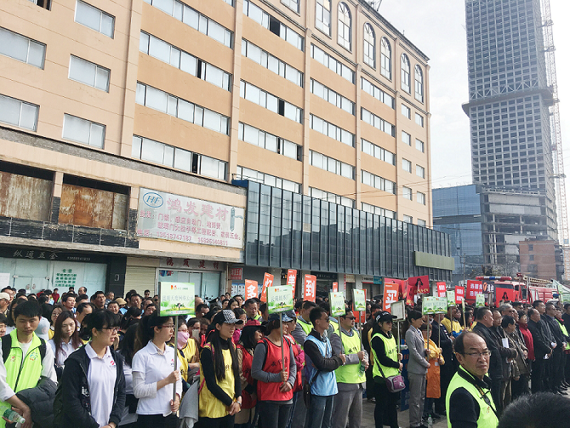 2017年3月5日，是我国第54个学雷锋纪念日。3月份的春天万物复苏，百花齐放。阳光透过淡薄的云层照耀着大地，它的万道金光愉快地普照着万物。春风拂面,是那么清柔,那么亲切,就像是雷锋的精神一直温暖着、鼓舞着天博体育!